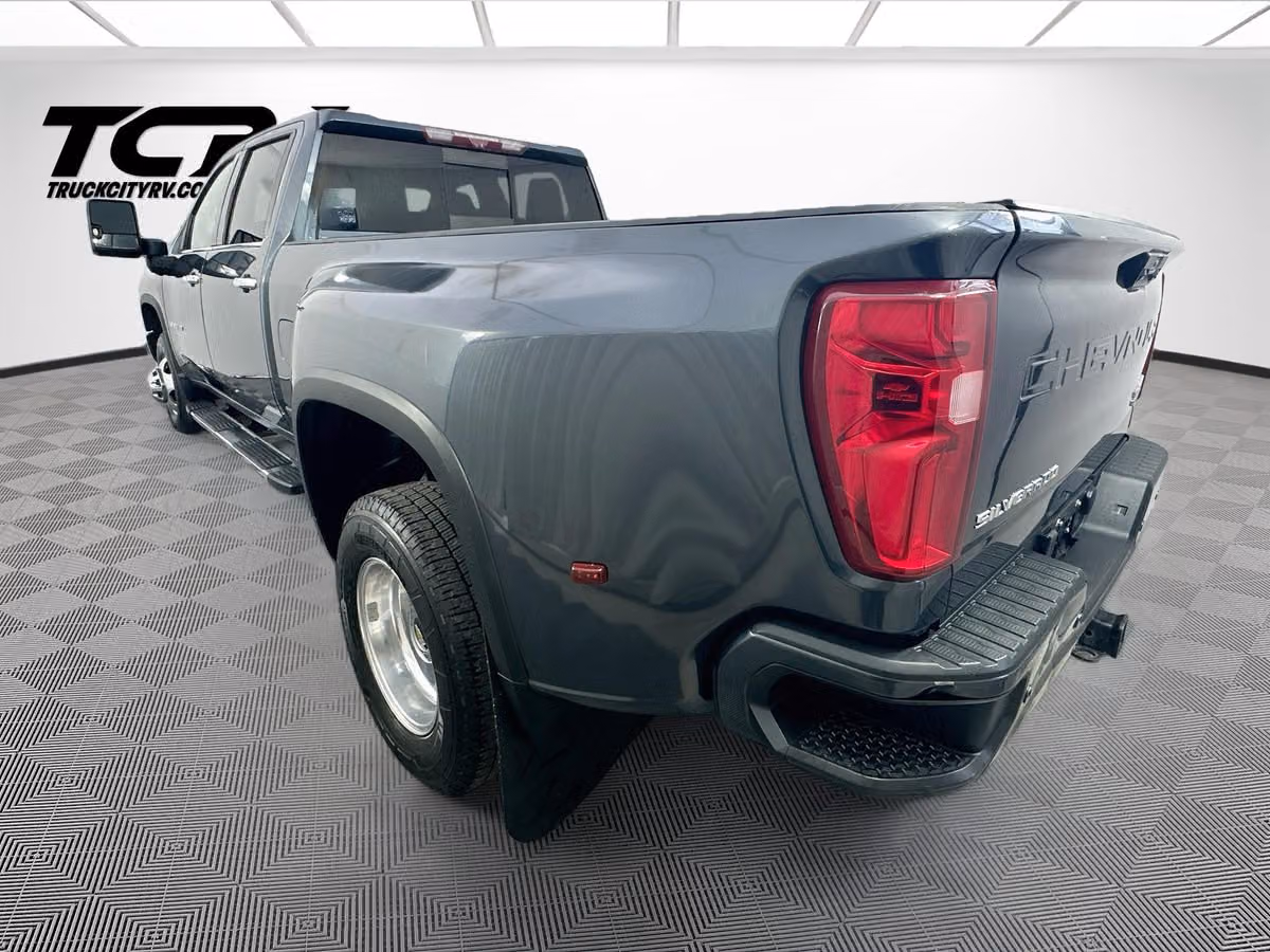 2020 Chevrolet Silverado 3500HD High Country Crew Cab Image 5