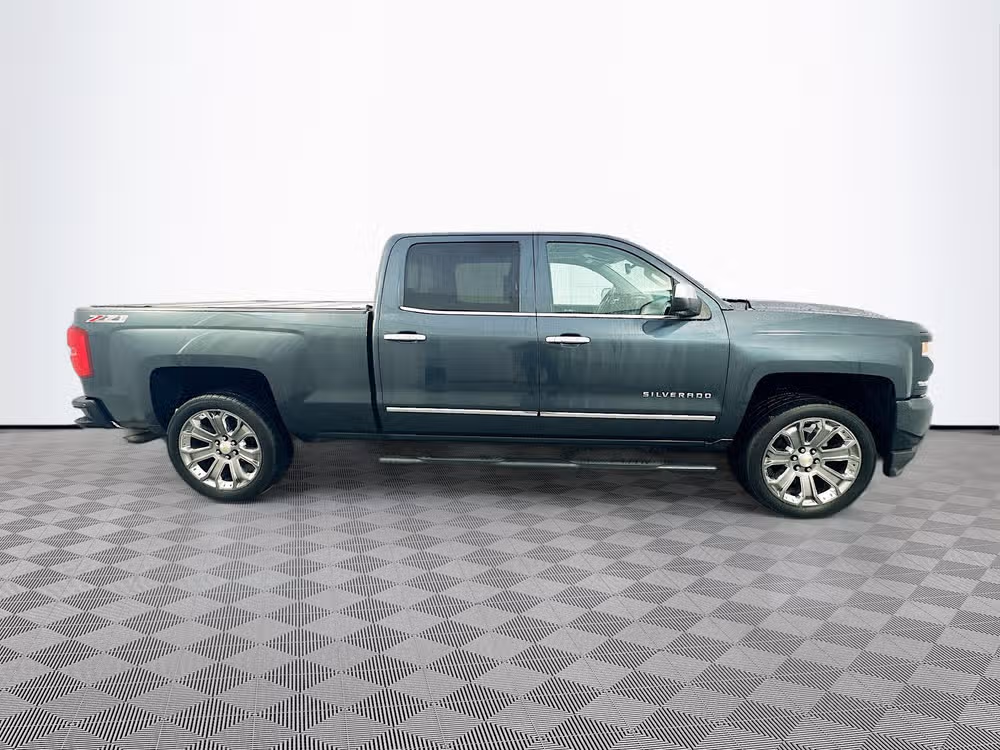 2017 Chevrolet Silverado 1500 LTZ Z71 Crew Cab Image 8
