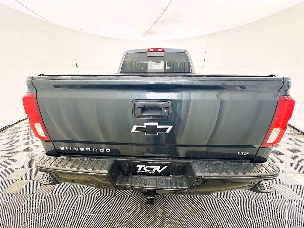 2017 Chevrolet Silverado 1500 LTZ Z71 Crew Cab Image 6