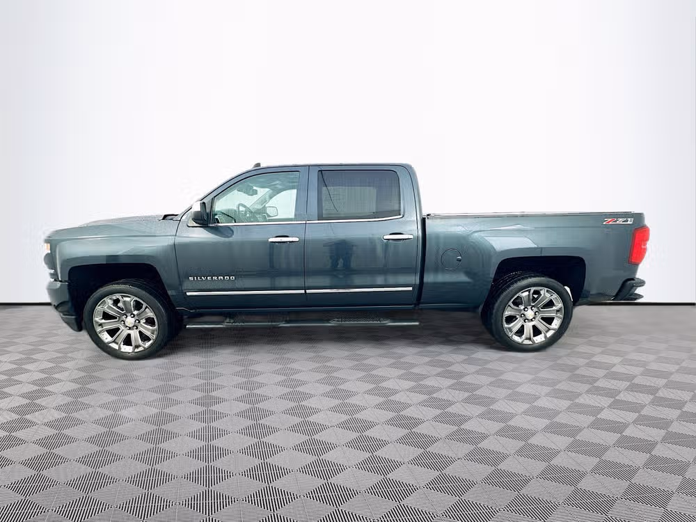 2017 Chevrolet Silverado 1500 LTZ Z71 Crew Cab Image 4