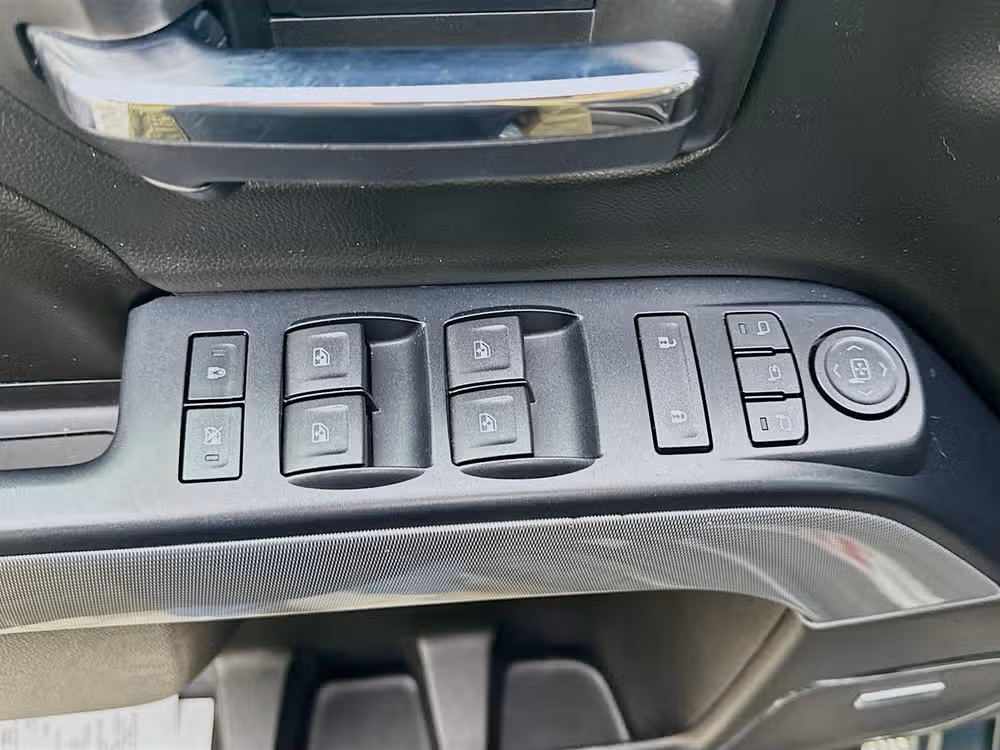 2017 Chevrolet Silverado 1500 LTZ Z71 Crew Cab Image 19
