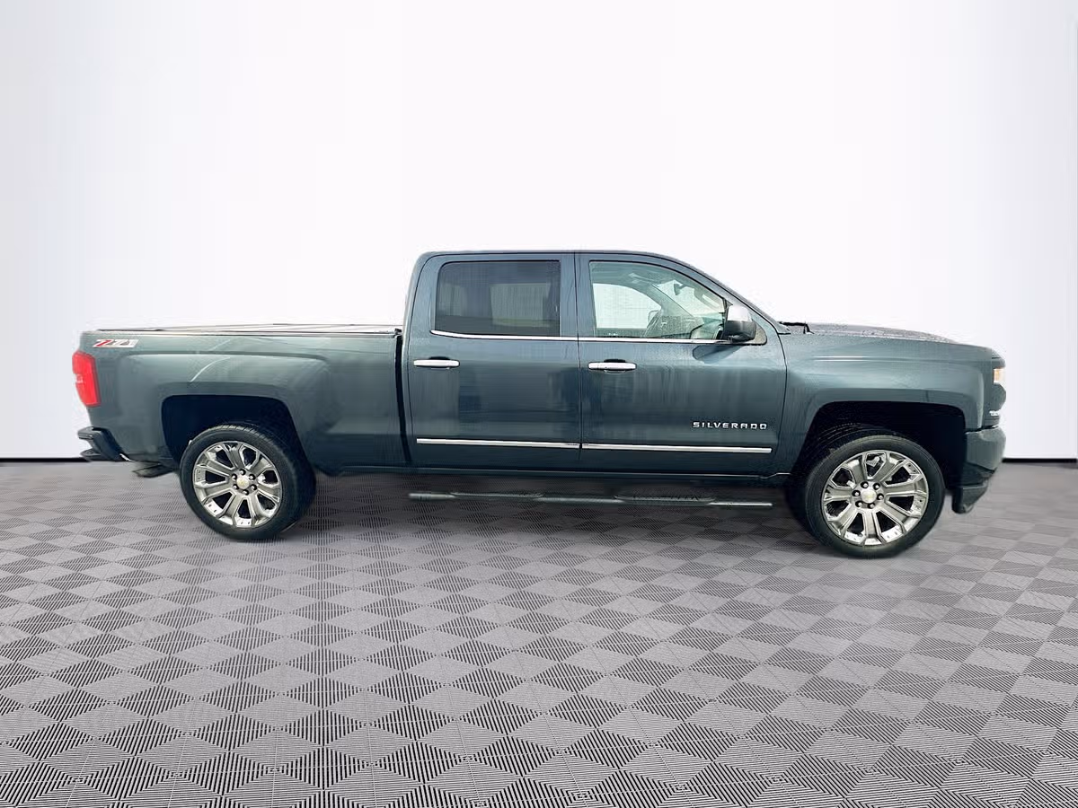 2017 Chevrolet Silverado 1500 LTZ Z71 Crew Cab Image 8