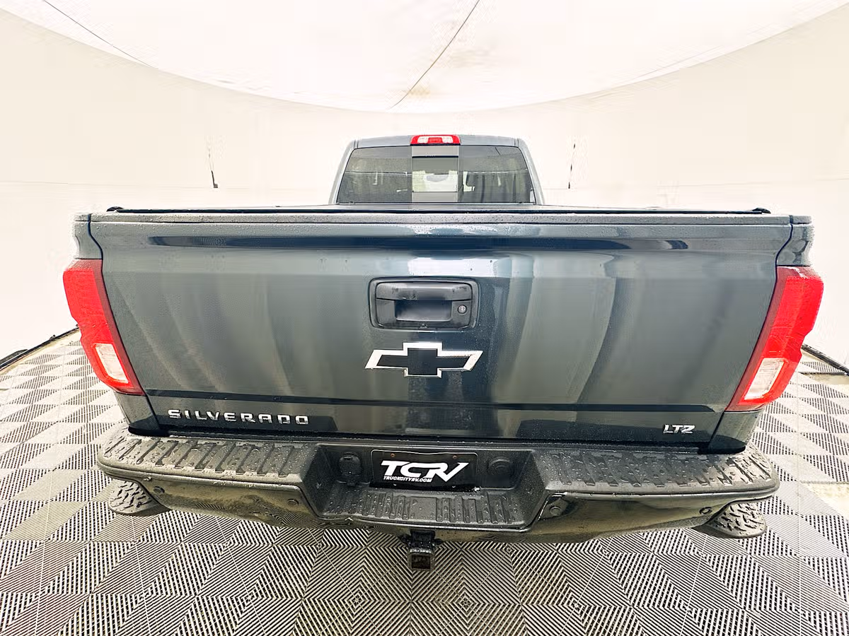 2017 Chevrolet Silverado 1500 LTZ Z71 Crew Cab Image 6