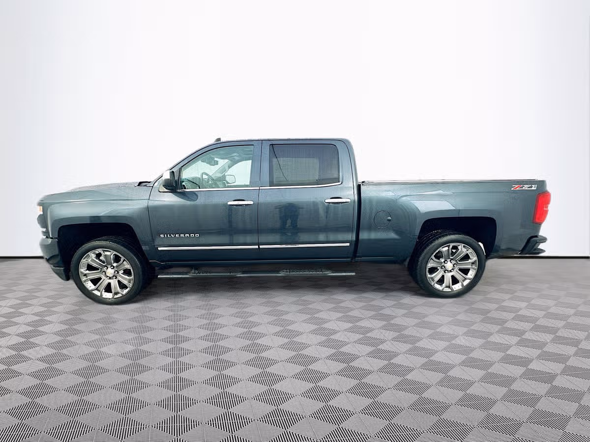 2017 Chevrolet Silverado 1500 LTZ Z71 Crew Cab Image 4