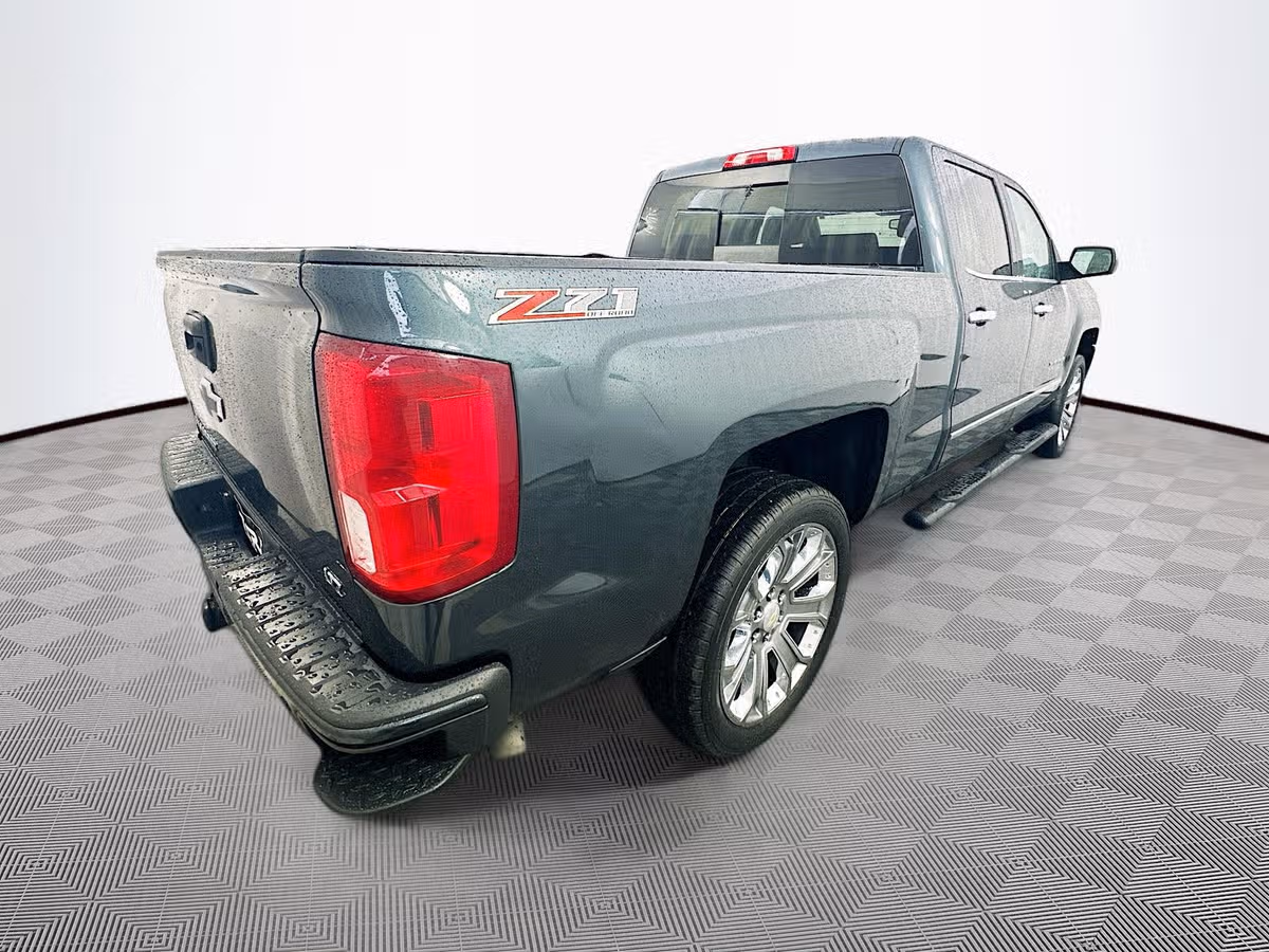 2017 Chevrolet Silverado 1500 LTZ Z71 Crew Cab Image 7