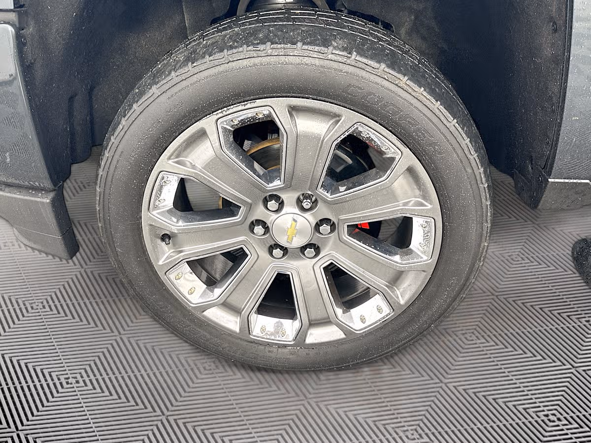 2017 Chevrolet Silverado 1500 LTZ Z71 Crew Cab Image 30