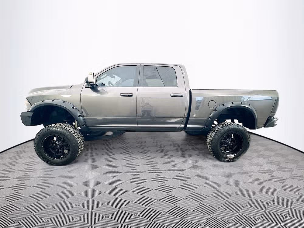 2017 Ram 2500 SLT Crew Cab Diesel 4x4 Image 4