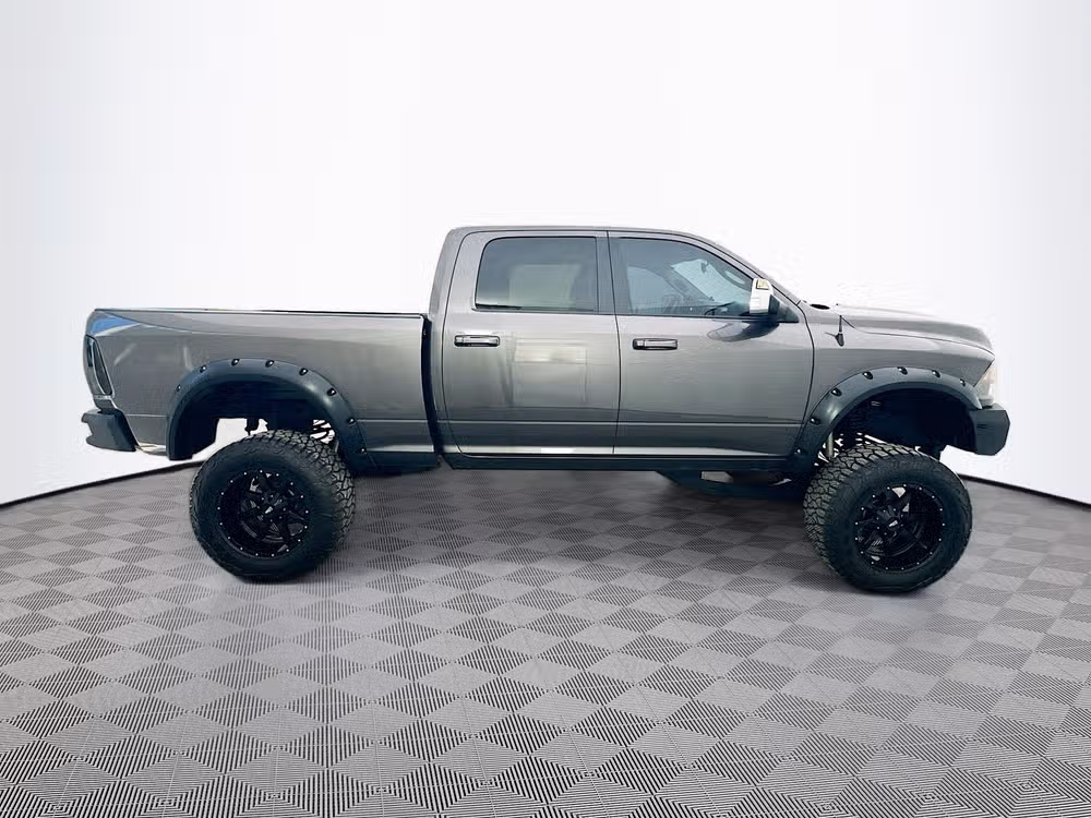 2017 Ram 2500 SLT Crew Cab Diesel 4x4 Image 8