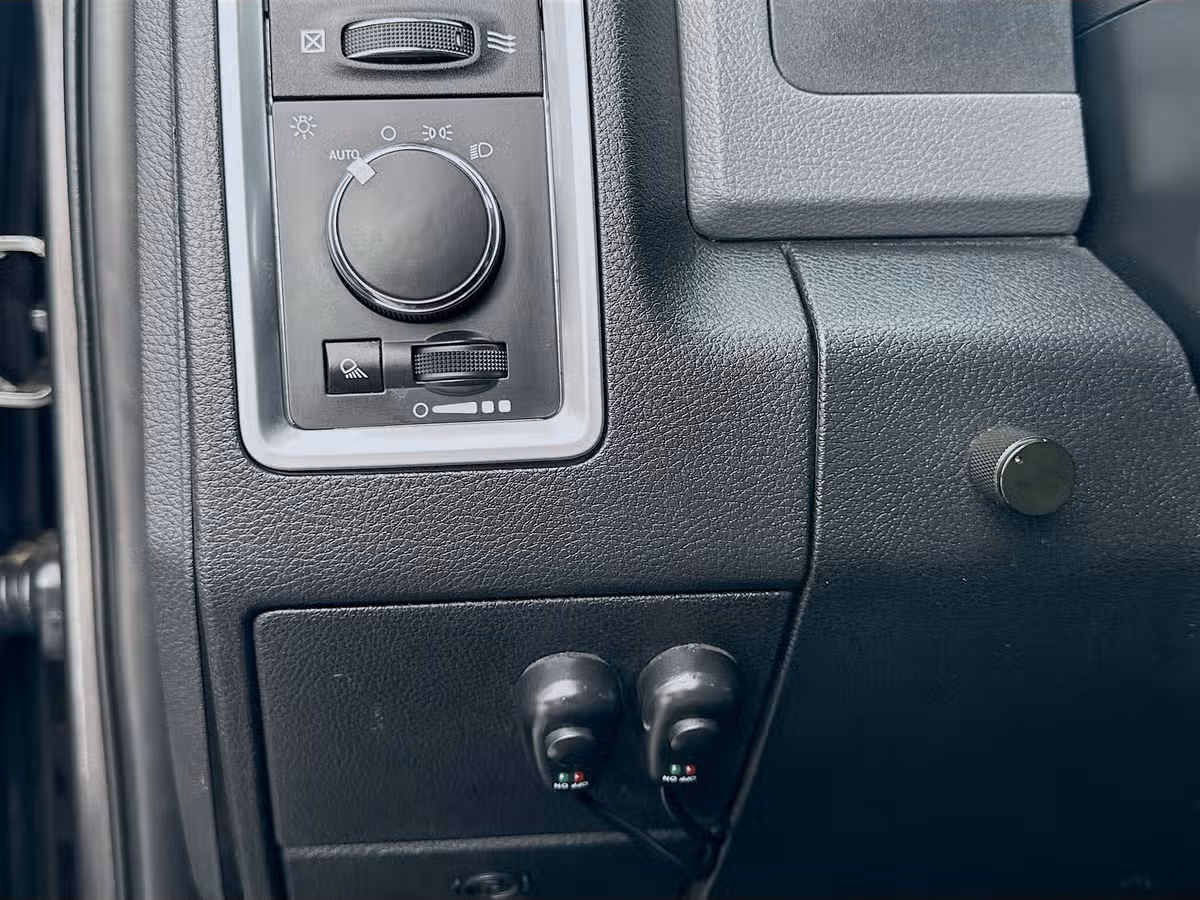 2017 Ram 2500 SLT Crew Cab Diesel 4x4 Image 10