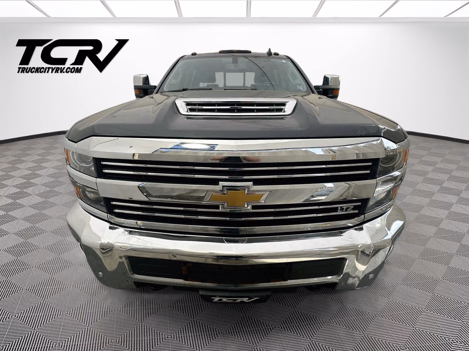 2019 Chevrolet Silverado 3500HD LTZ Crew Cab Upper Image 2