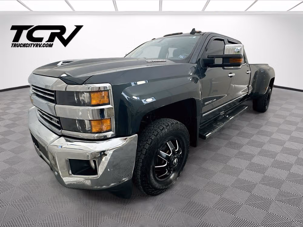 2019 Chevrolet Silverado 3500HD LTZ Crew Cab Image 3