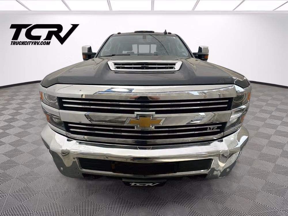 2019 Chevrolet Silverado 3500HD LTZ Crew Cab Image 2