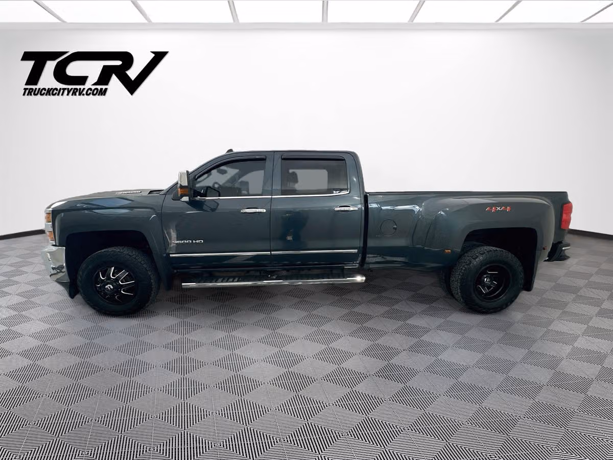 2019 Chevrolet Silverado 3500HD LTZ Crew Cab Image 4