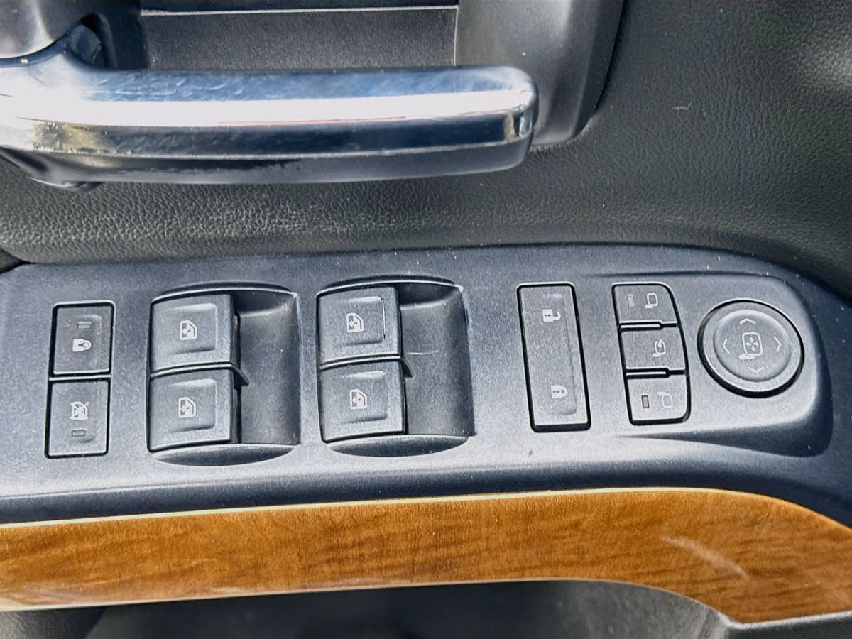 2019 Chevrolet Silverado 3500HD LTZ Crew Cab Image 18