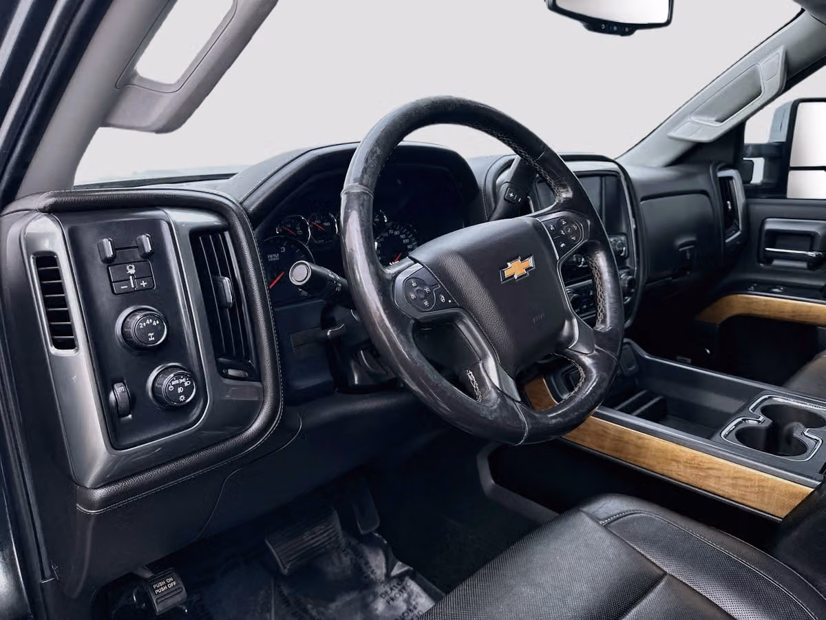 2019 Chevrolet Silverado 3500HD LTZ Crew Cab Image 9