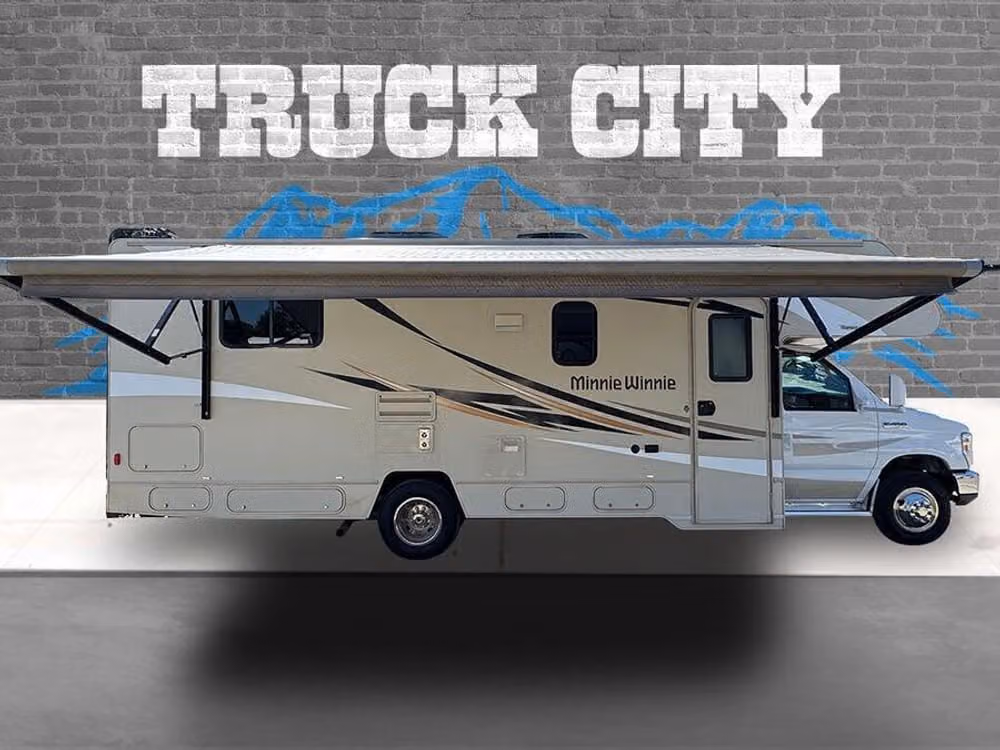 2016 Winnebago Minnie Winnie 28ft Class C Motorhome Slide Out Image 2