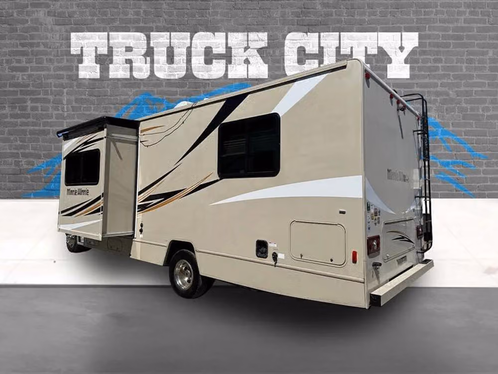 2016 Winnebago Minnie Winnie 28ft Class C Motorhome Slide Out Image 4