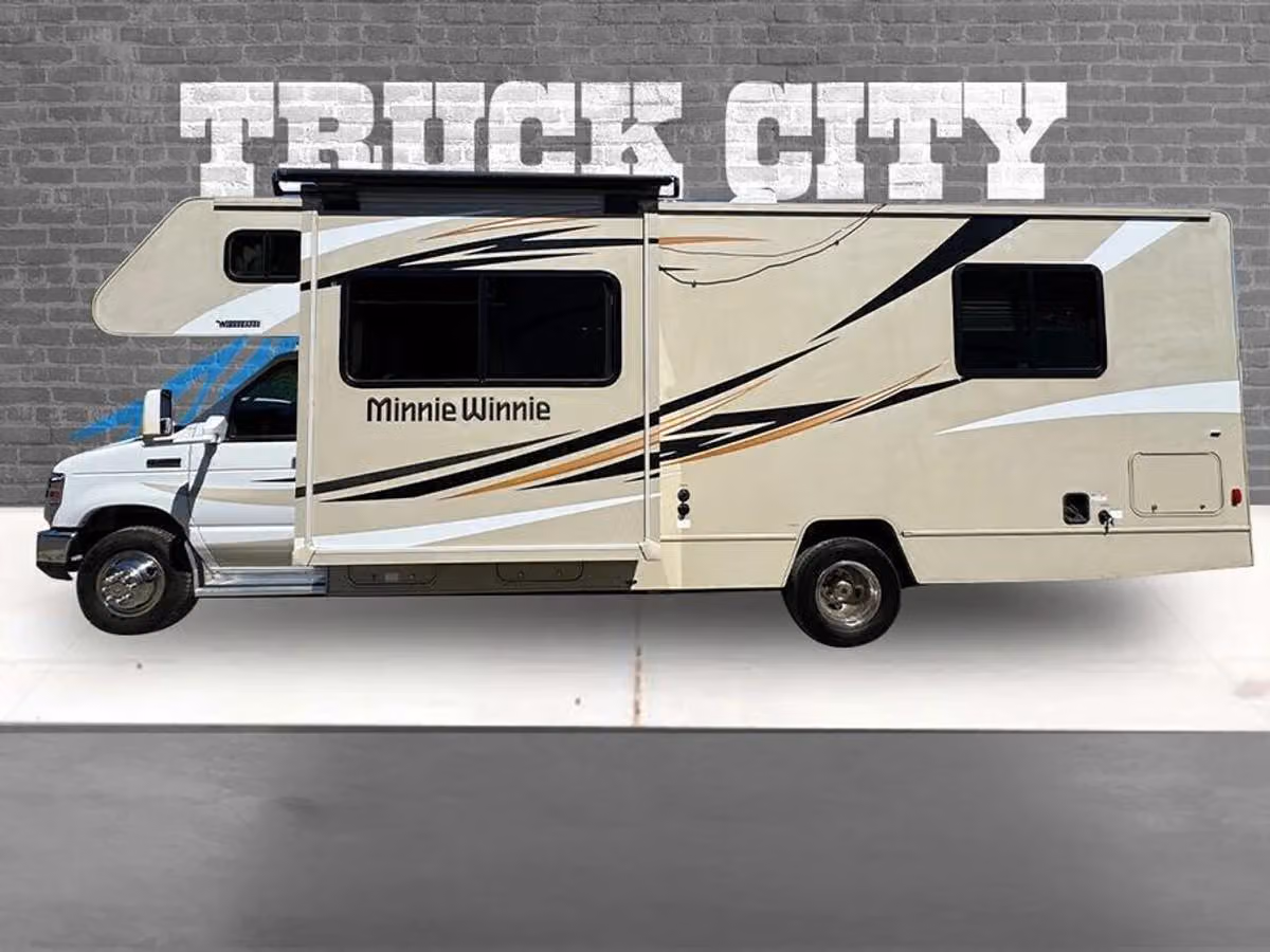 2016 Winnebago Minnie Winnie 28ft Class C Motorhome Slide Out Image 5