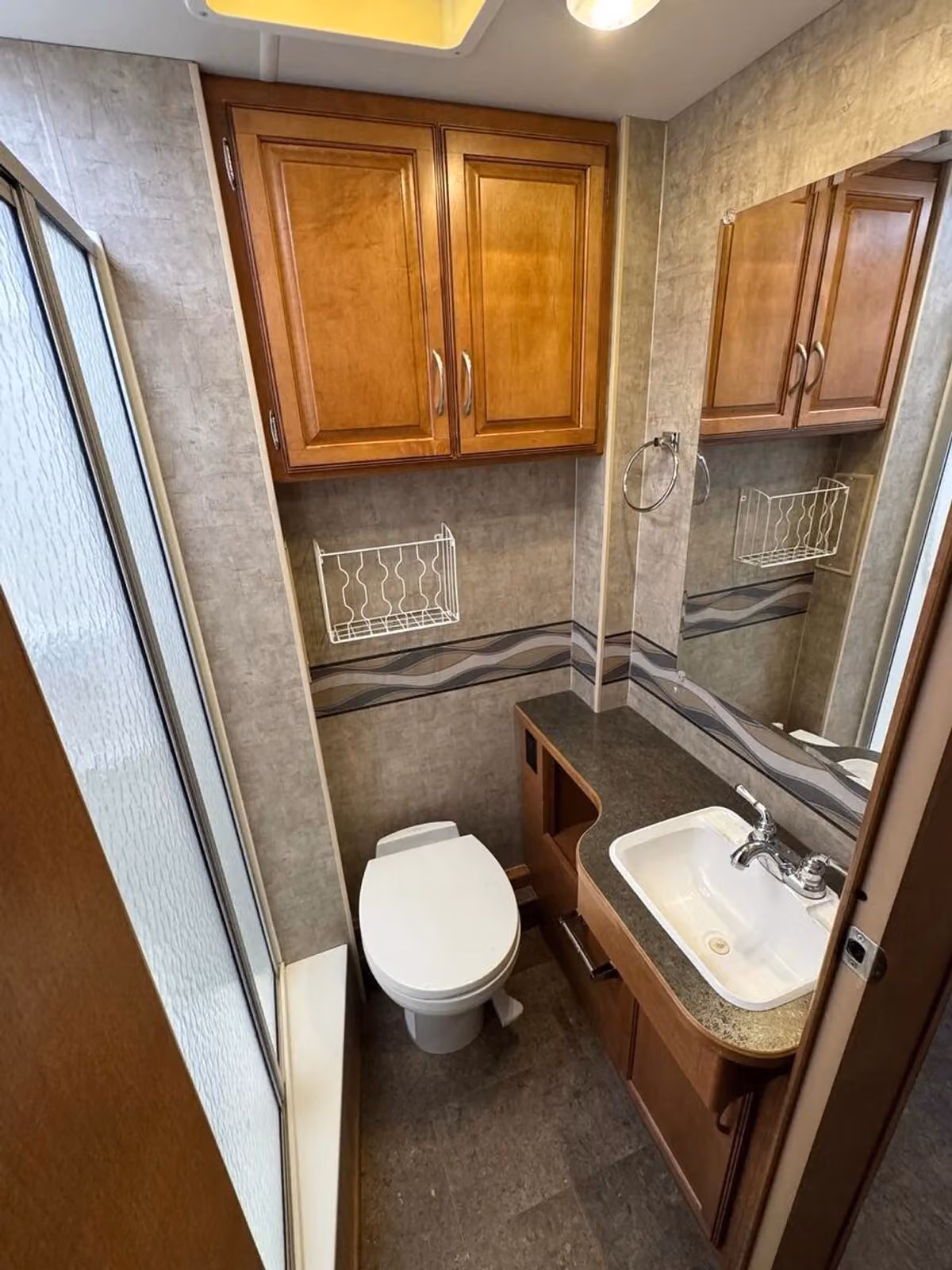 2016 Winnebago Minnie Winnie 28ft Class C Motorhome Slide Out Image 12