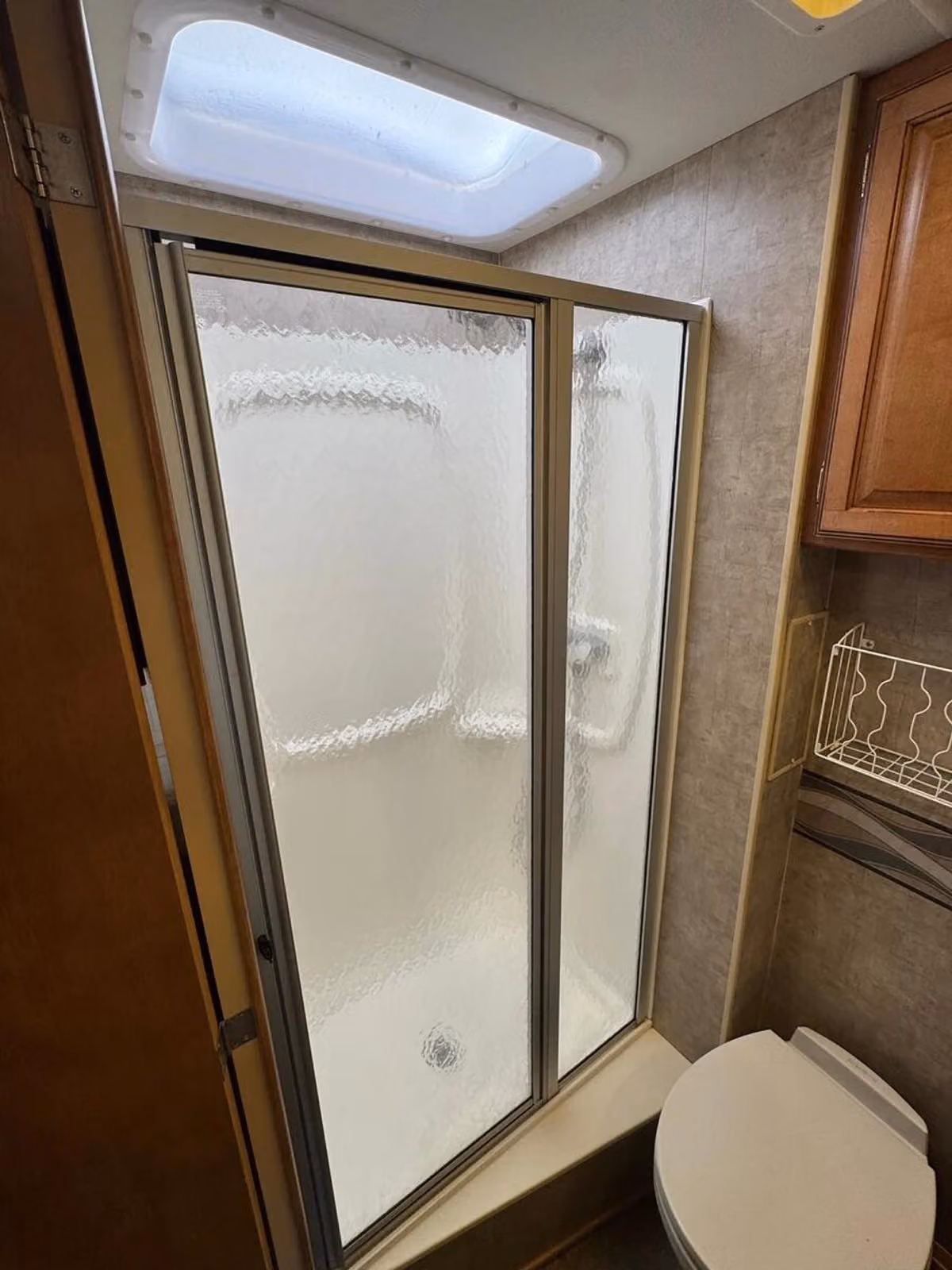 2016 Winnebago Minnie Winnie 28ft Class C Motorhome Slide Out Image 13