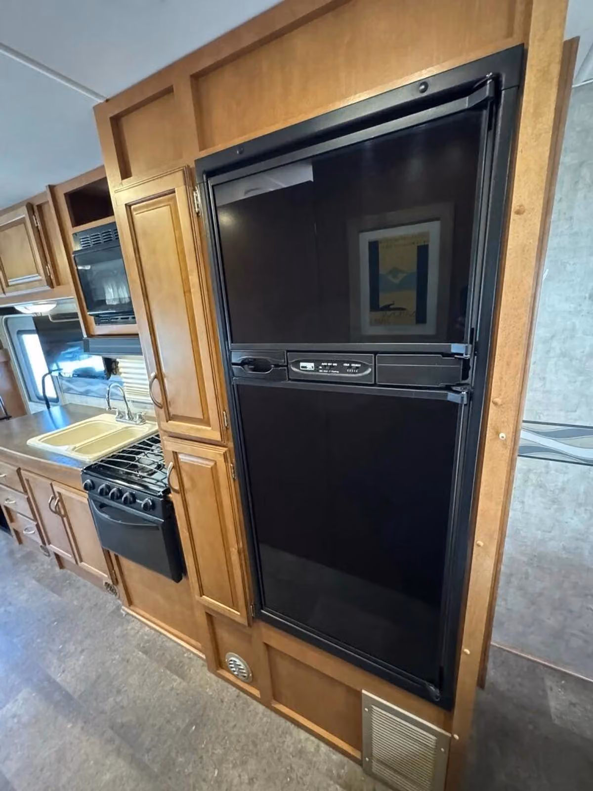 2016 Winnebago Minnie Winnie 28ft Class C Motorhome Slide Out Image 17