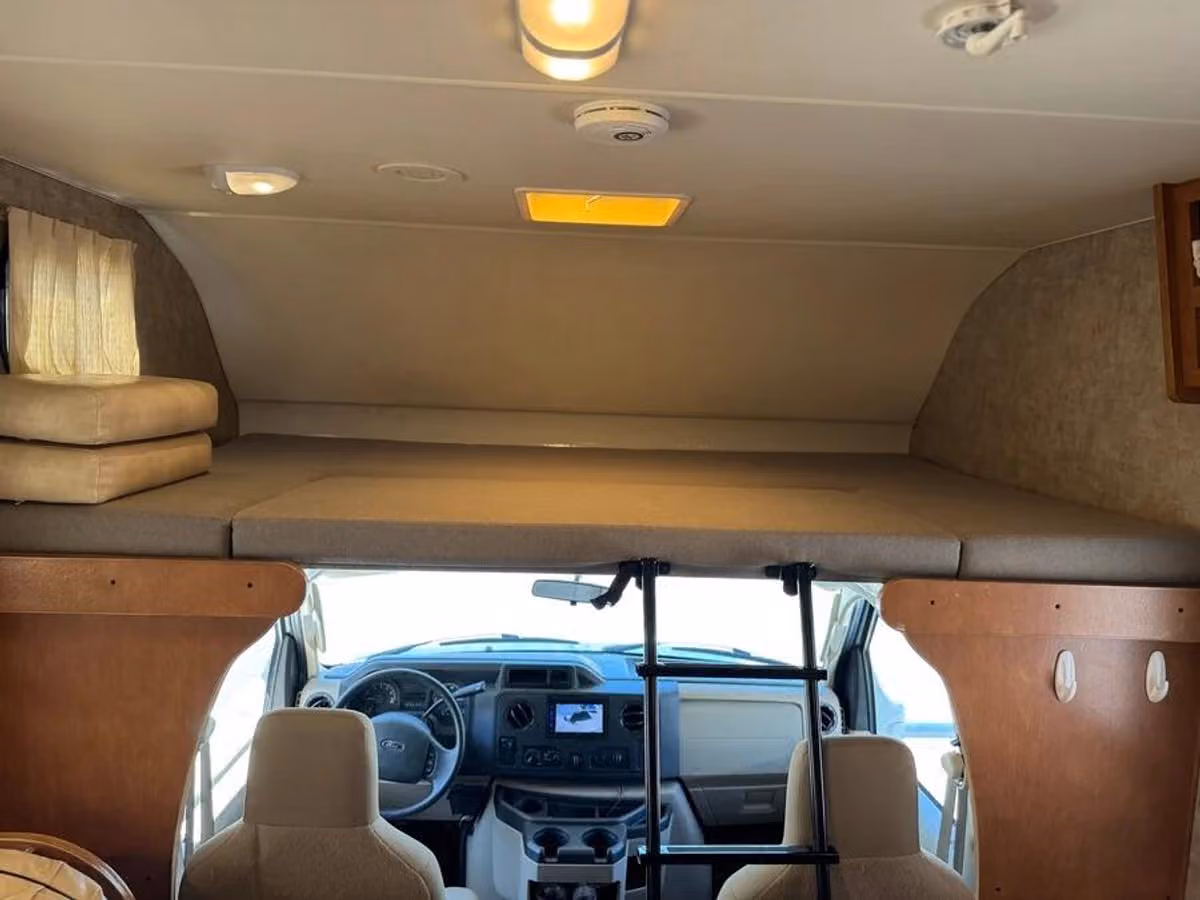 2016 Winnebago Minnie Winnie 28ft Class C Motorhome Slide Out Image 20