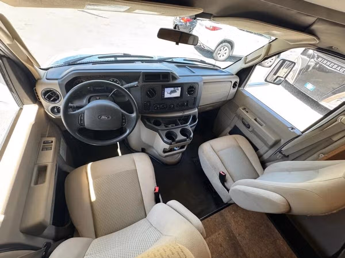 2016 Winnebago Minnie Winnie 28ft Class C Motorhome Slide Out Image 21