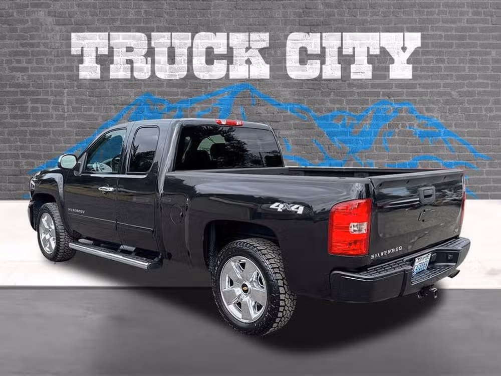 2010 Chevrolet Silverado 1500 LTZ Ext Cab 6.2 V8 4x4 Image 5