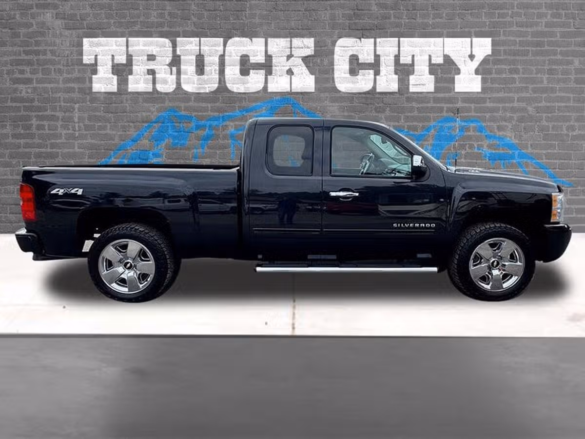 2010 Chevrolet Silverado 1500 LTZ Ext Cab 6.2 V8 4x4 Image 2