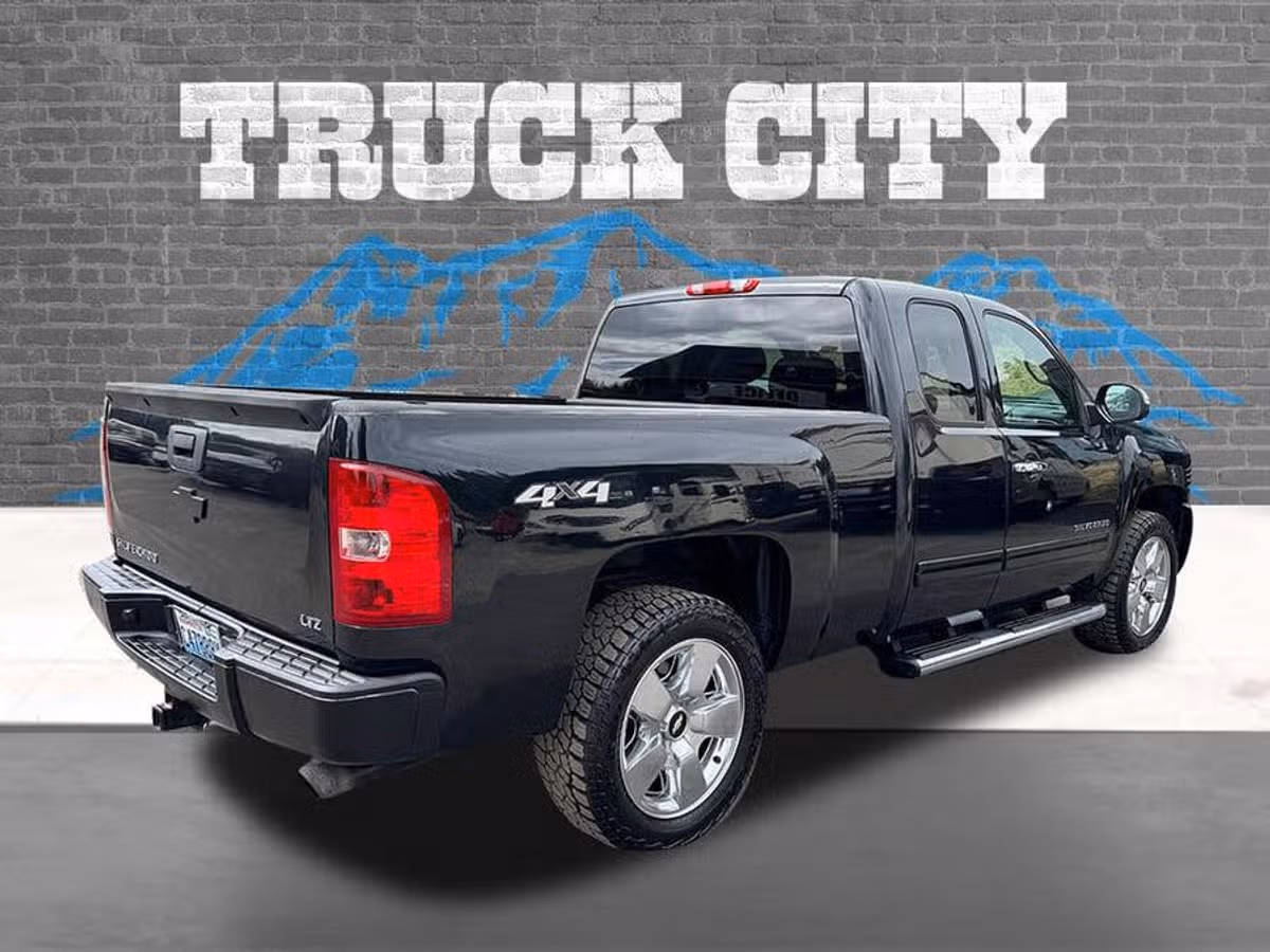 2010 Chevrolet Silverado 1500 LTZ Ext Cab 6.2 V8 4x4 Image 3