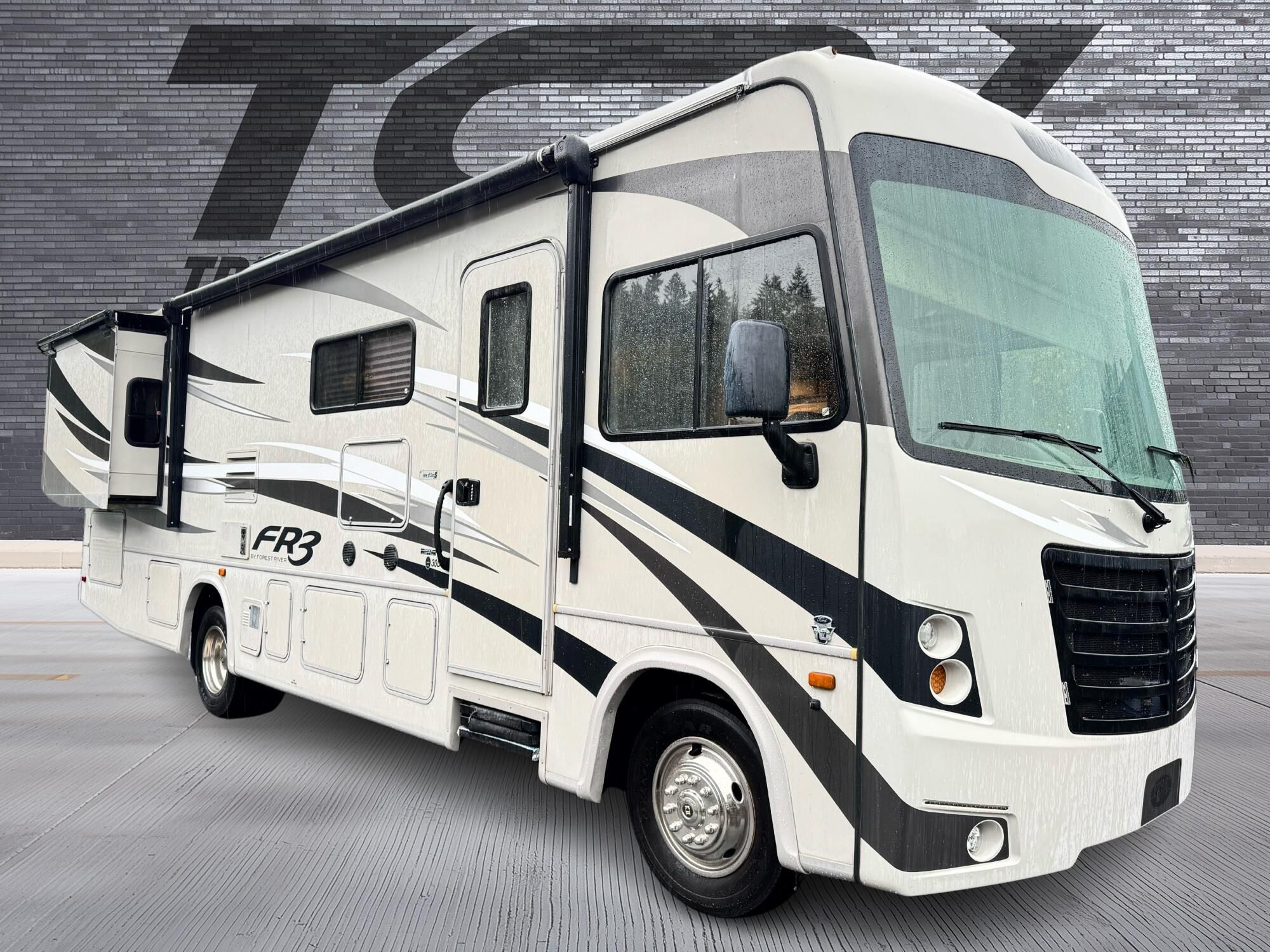 2015 Ford F-53's photo