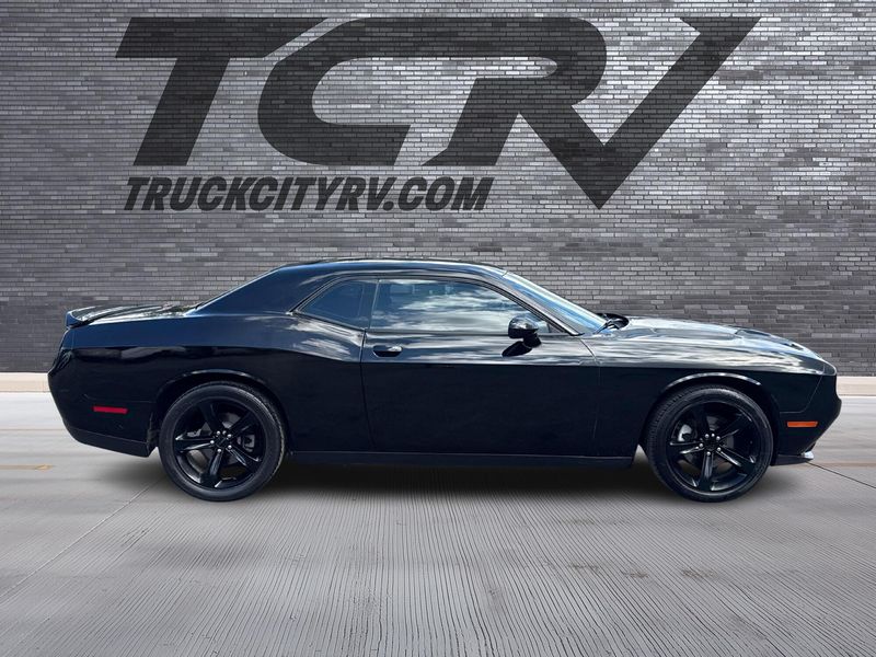 2019 Dodge Challenger SXT Upper Image 2