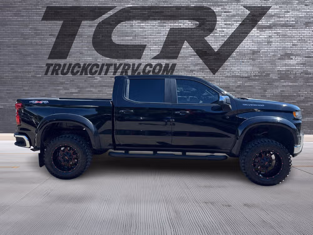2019 Chevrolet Silverado 1500 Crew Cab LIFTED Image 3