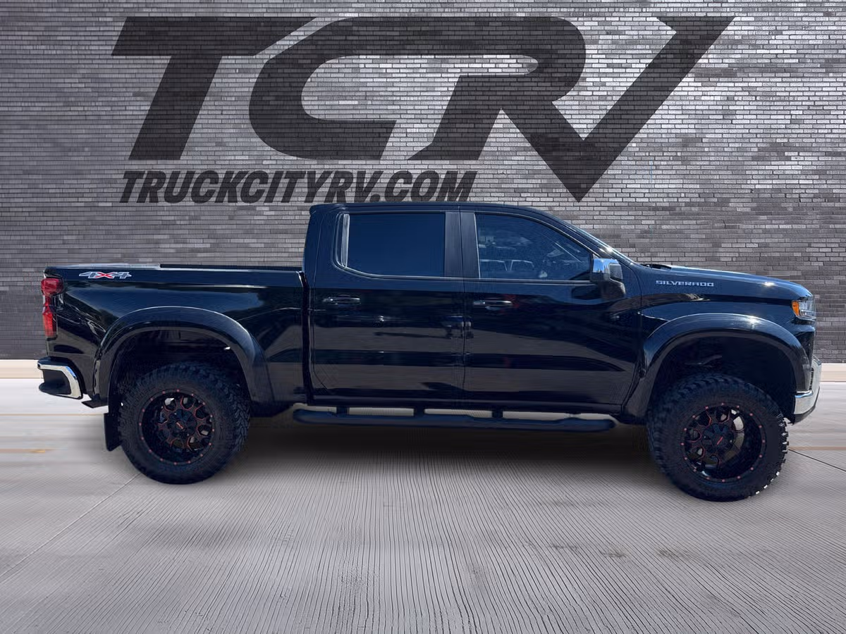 2019 Chevrolet Silverado 1500 Crew Cab LIFTED Image 3