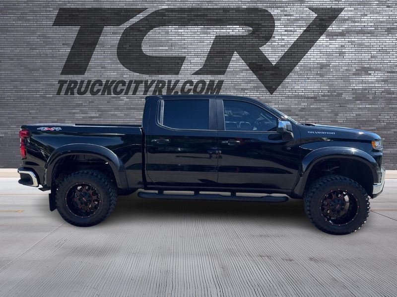 2019 Chevrolet Silverado 1500 Crew Cab LIFTED Upper Image 2