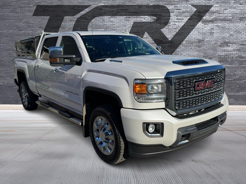 2019 GMC Sierra 2500HD Denali Upper Image 1