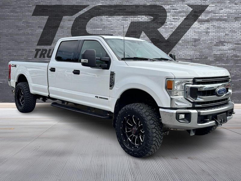 2022 Ford F-350 Super Duty XLT Upper Image 1