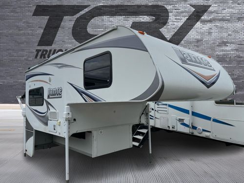 20076 - 2011 LANCE CAMPER 9FT