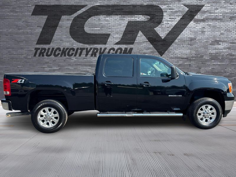 2014 GMC Sierra 2500HD SLT Crew Cab Duramax Diesel Upper Image 2