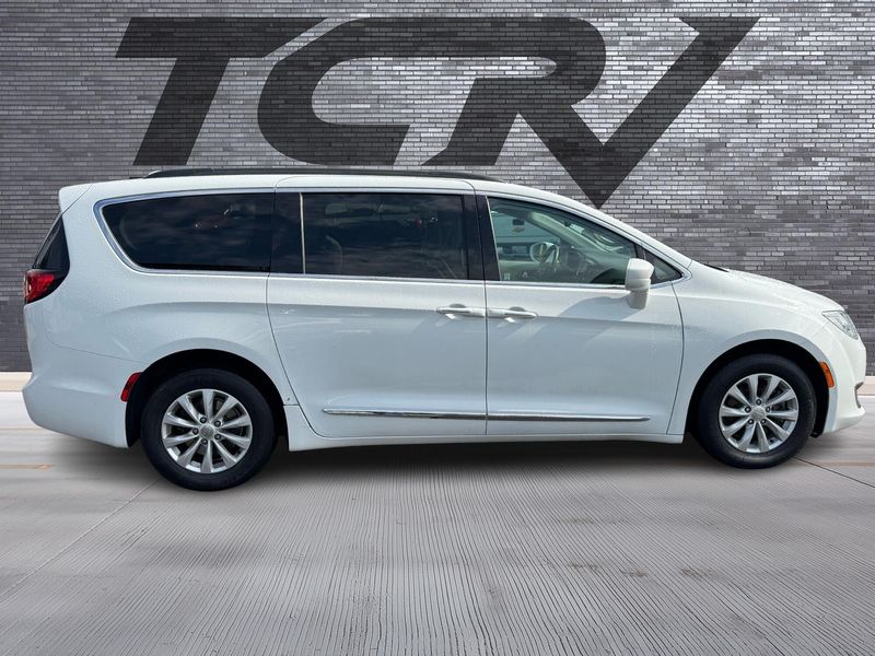 2017 Chrysler Pacifica Touring-L Passenger Upper Image 2
