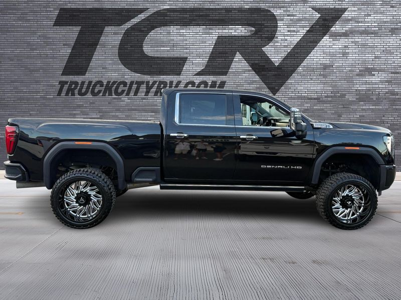 2024 GMC Sierra 3500HD Denali Upper Image 2