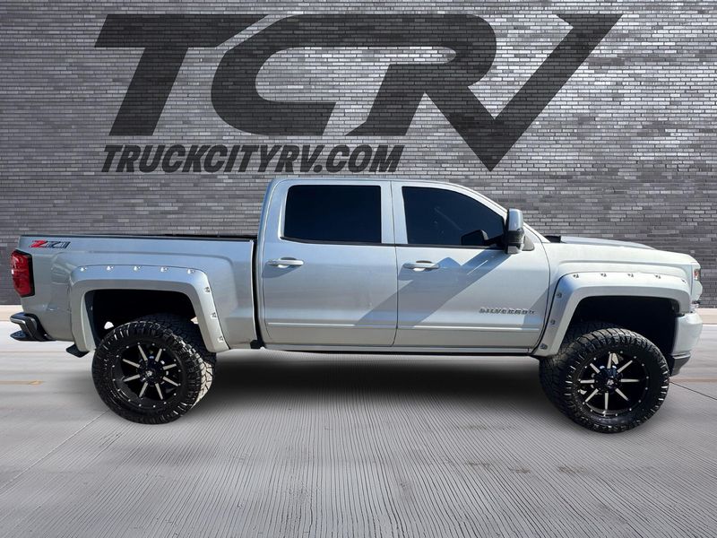 2018 Chevrolet Silverado 1500 LT Z71 Crew Cab Upper Image 2