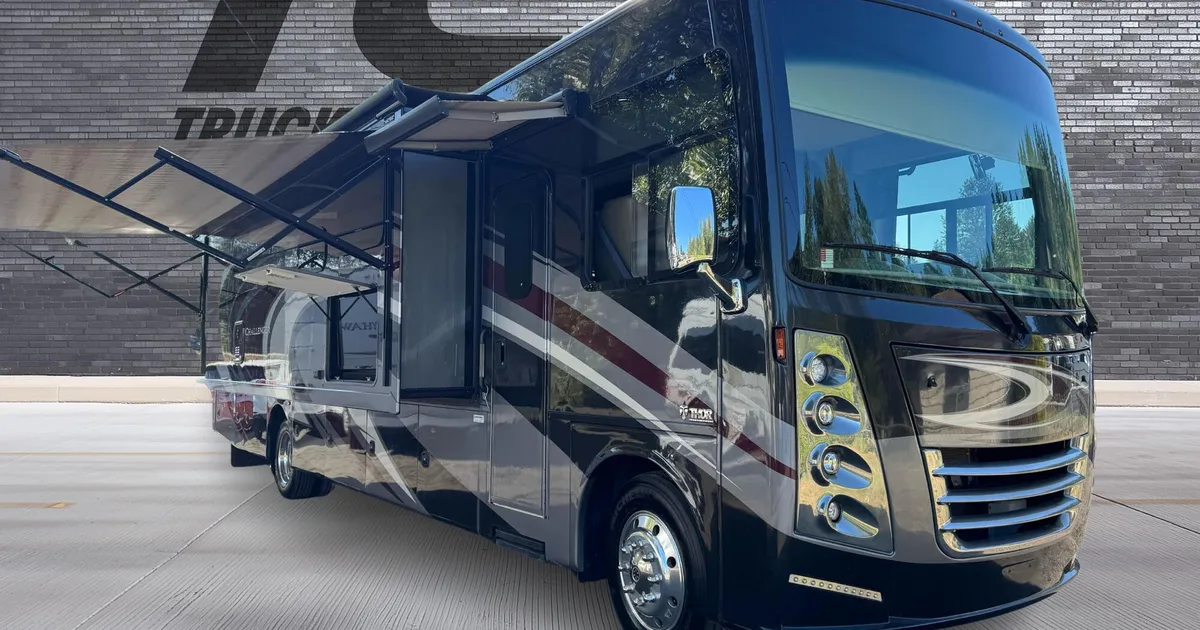 Hilton Riggins Thor Rv 2019 Thor Challenger Motorhome 3 Slides - Truck City RV