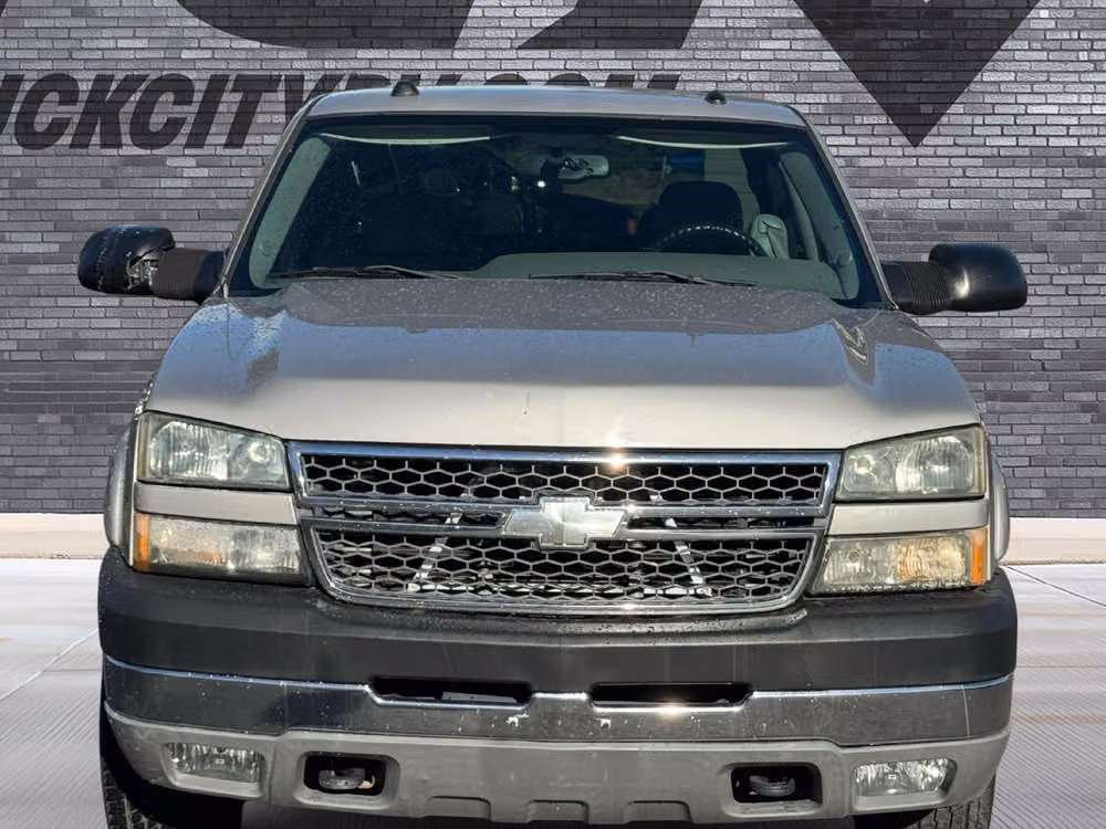 2005 Chevrolet Silverado 2500HD LT Lower Image 3