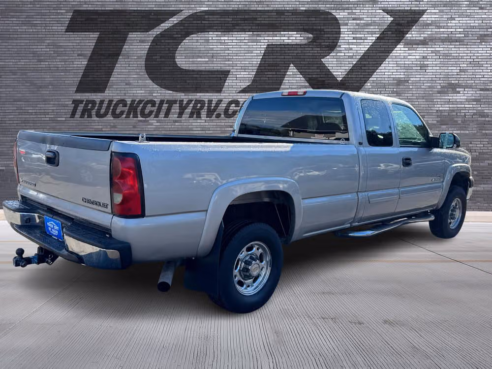 2005 Chevrolet Silverado 2500HD LT Image 3