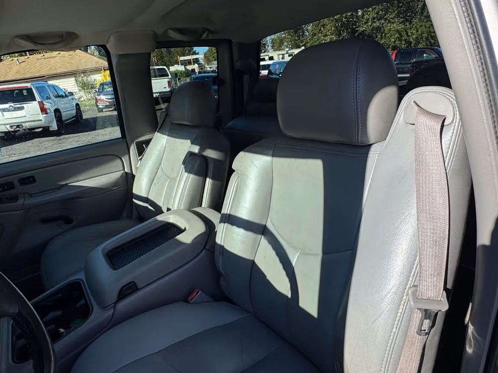 2005 Chevrolet Silverado 2500HD LT Image 12