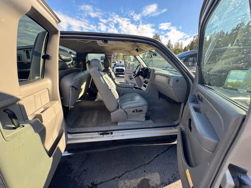 2005 Chevrolet Silverado 2500HD LT Image 18