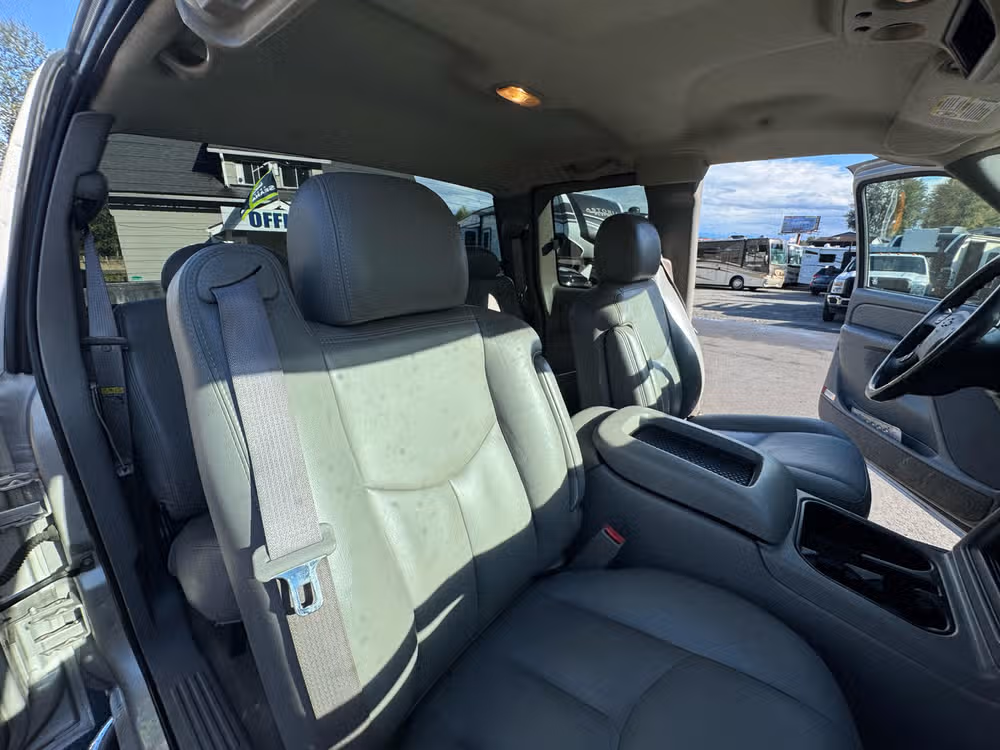 2005 Chevrolet Silverado 2500HD LT Image 20