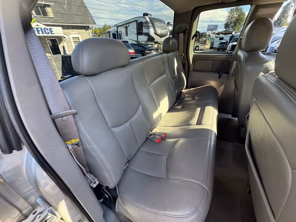 2005 Chevrolet Silverado 2500HD LT Image 21