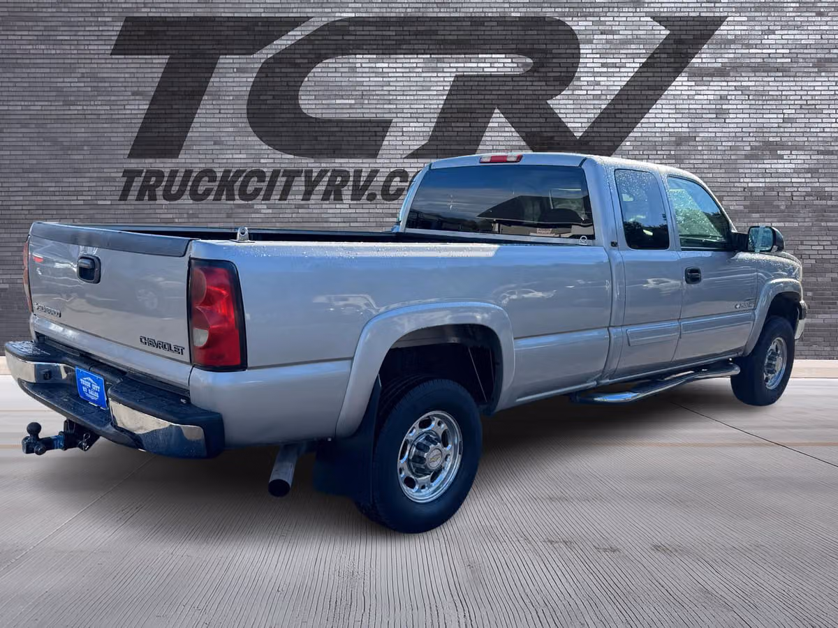 2005 Chevrolet Silverado 2500HD LT Image 3